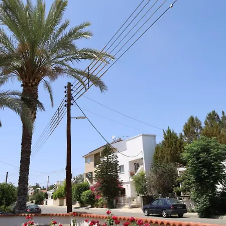 Zeta 2 Nicosia Апартаменты